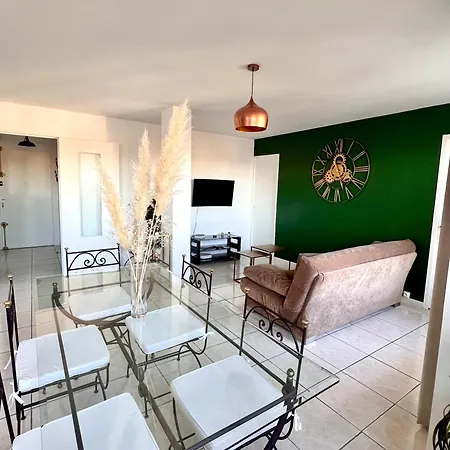 The Sunrise ~ Spacious, Fully Equipped & Parking Montpellier
